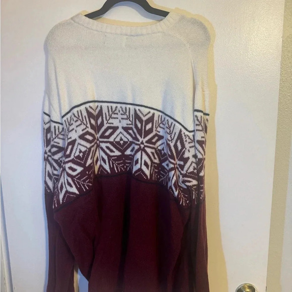 Perfect Valentine Day Men Sweater 

Burgundy and white snowflake sweater - Picture 2 of 3